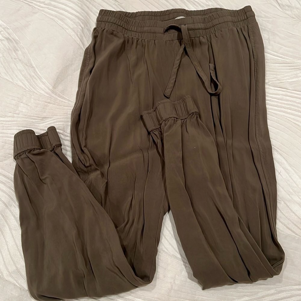Abercrombie & Fitch army green blouse pants 
 size small EUC